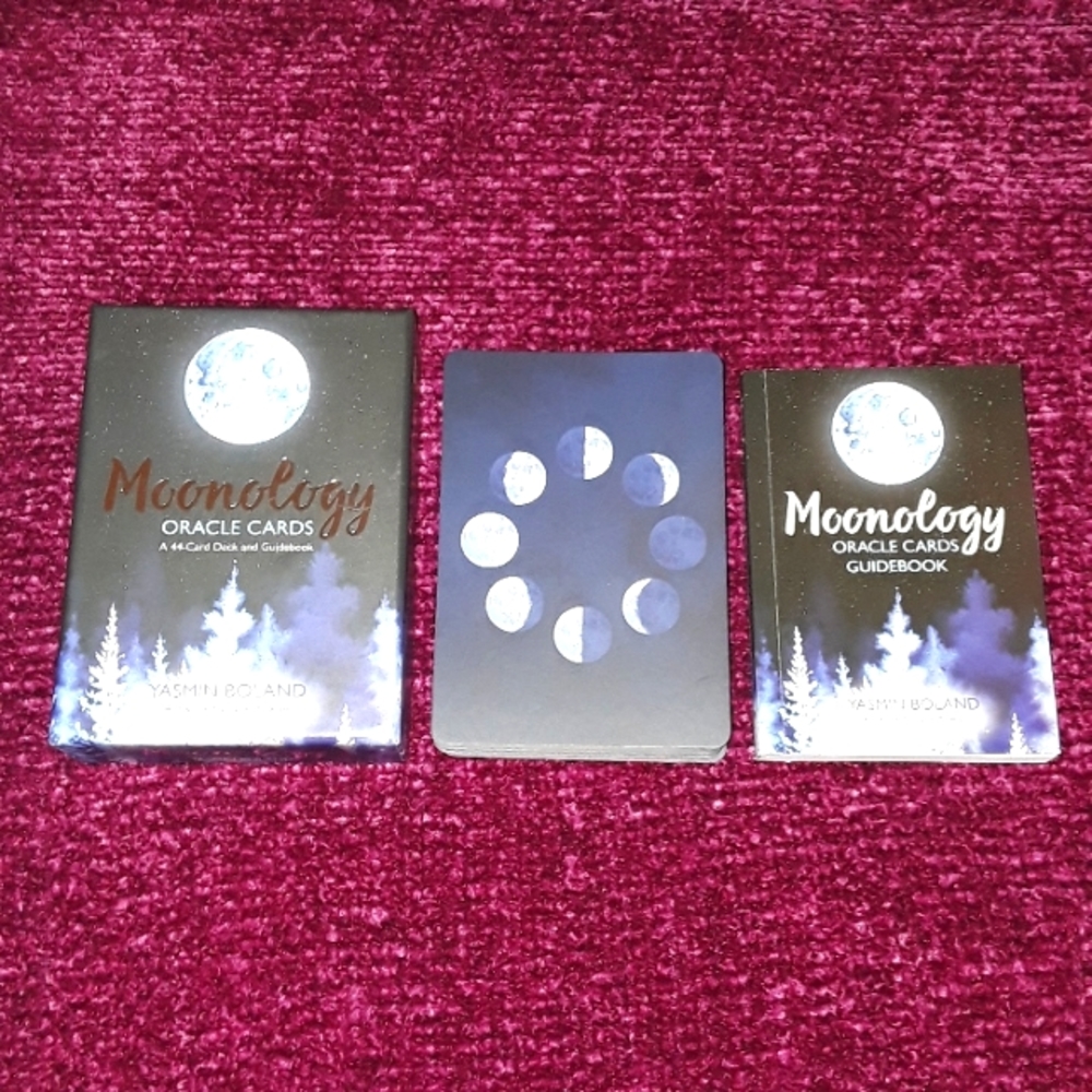 ❗️SOLD❗️🌟Moonology, oracle cards & guidebook box set🌟